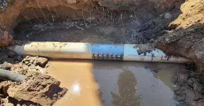 Reparaci�n de l�nea de agua potable en Guadalupe Victoria por parte de CESPM