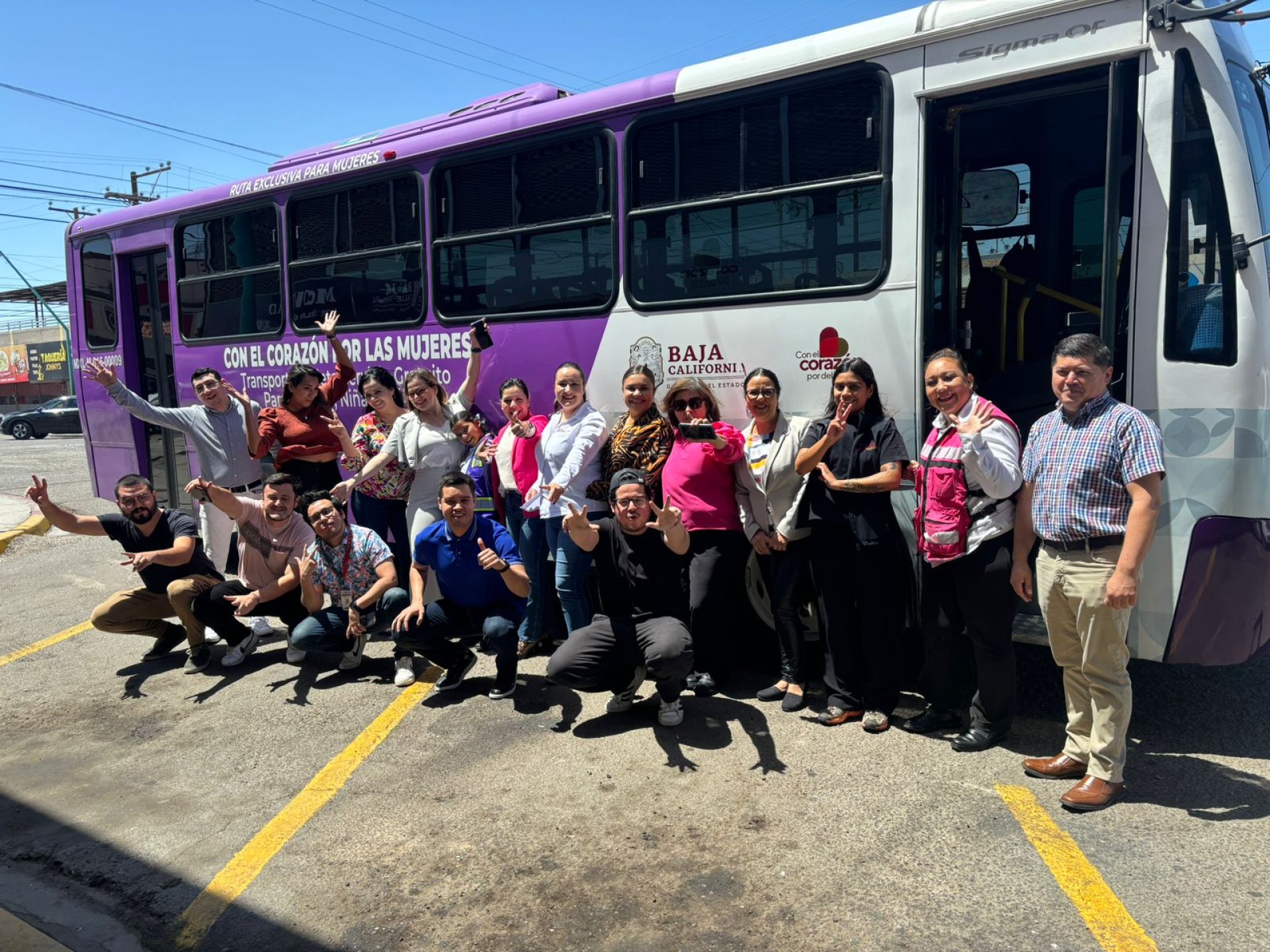 Niña directora de movilidad invita a utilizar el Transporte Violeta ...