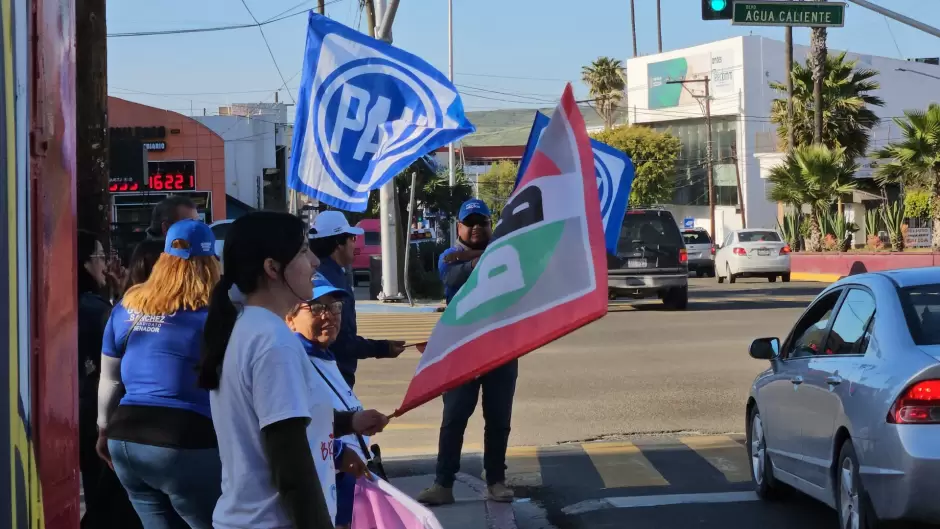 Brigadistas de las dos coaliciones montan escenarios en Zona Ro para el primer debate presidencial