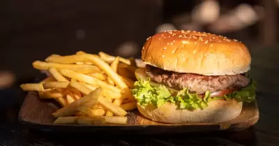 Papas fritas Y hamburguesa