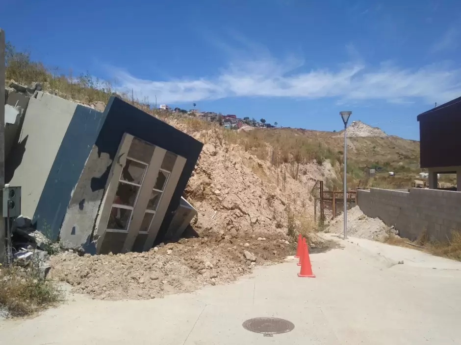 Zonas de riesgo y un deslizamiento activo