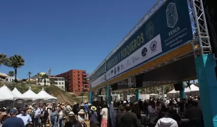 Disfrutan los productos pesqueros y acucolas en el XXIV festival de las conchas