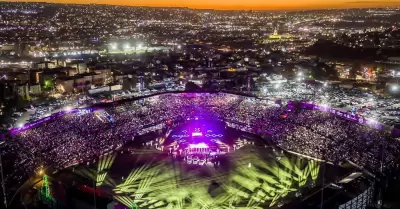 Emocin resurge en inauguracin del bisbol en Tijuana con estallido de luz y co