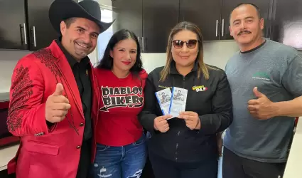 Pancho Barraza, Remmy Valenzuela y Chuy Lizrraga regalan muebles