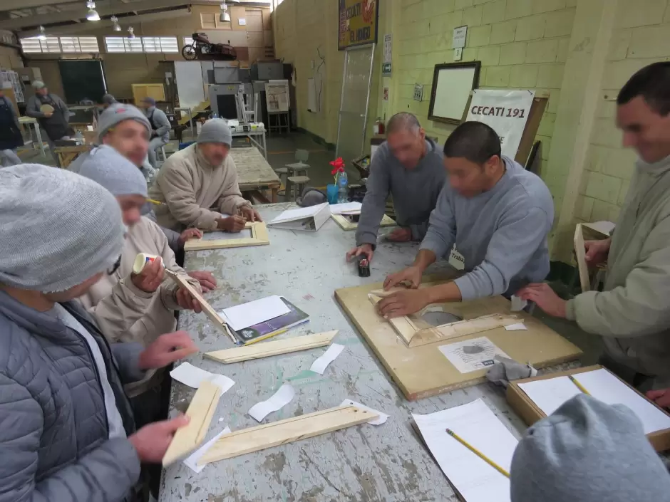 Finalizan curso de ebanistera personas privadas de la libertad del centro penitenciario El Hongo I