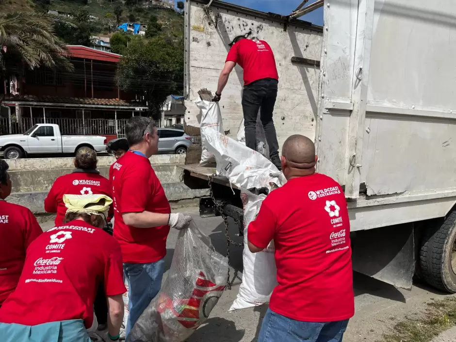 Vecinos del Can de Los Laureles parte baja y Costasalvaje lideraron jornada de limpieza con motivo de la celebracin del da de la tierra