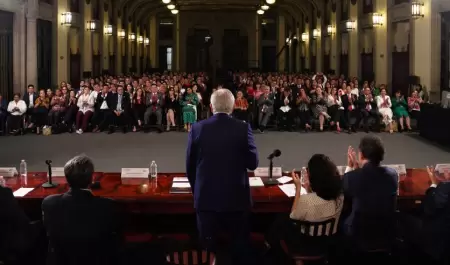 Lpez Obrador se rene con cientos de diputados y senadores de Morena, PT y PVEM