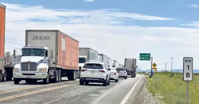 Hay crisis en los cruces internacionales de carga por revisiones del gobierno de