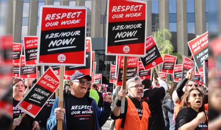 Trabajadores de hoteles y limpieza protestaron por un salario mnimo de 25 dlar