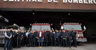 Sostiene Ismael Burgueo encuentro con personal de bomberos