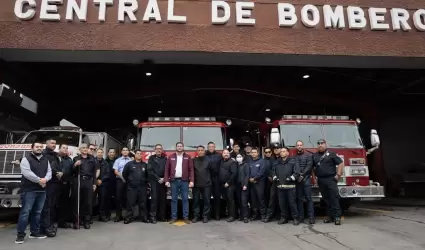 Sostiene Ismael Burgueo encuentro con personal de bomberos