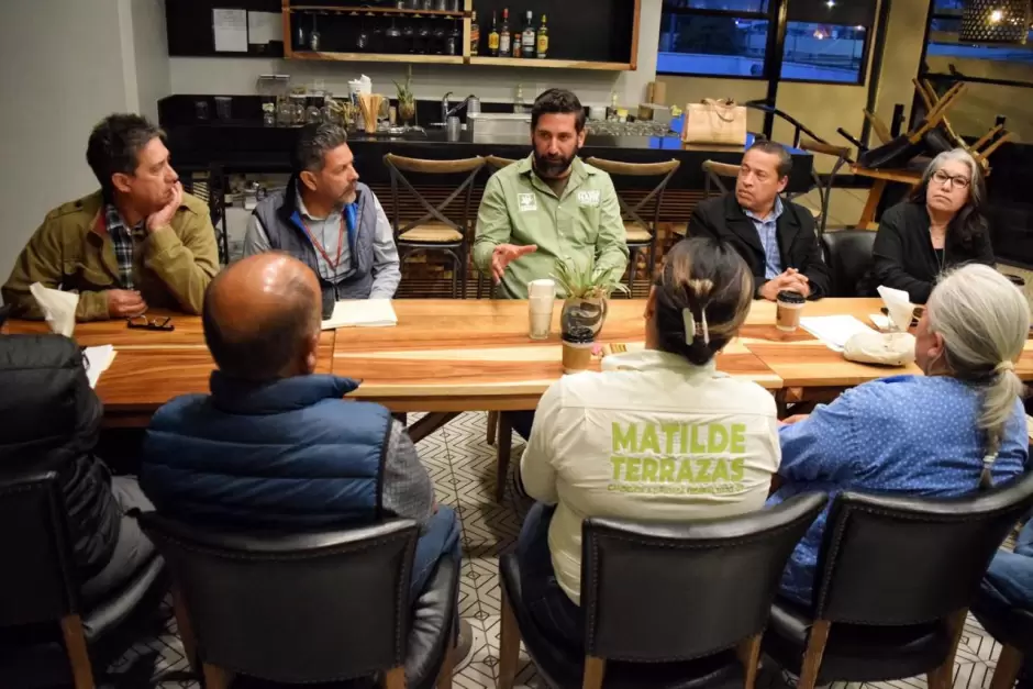 Juan Carlos Hank Krauss se reuni con integrantes de la Unin de Pescadores de Ensenada.