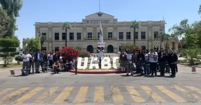 Enriquecen conocimientos estudiantes de CONALEP Mexicali I con visita a UABC y B