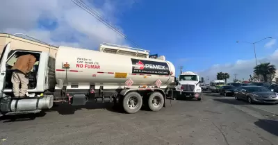 Bloqueo en Pemex en Rosarito