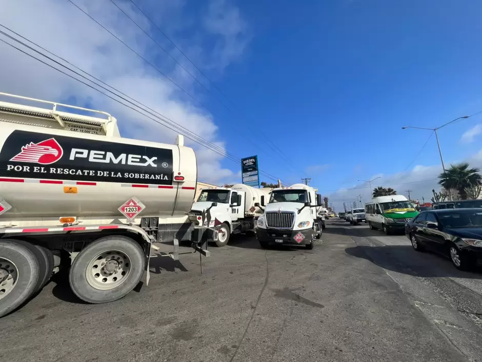 Bloqueo en Pemex en Rosarito genera preocupacin por desabasto de gasolina