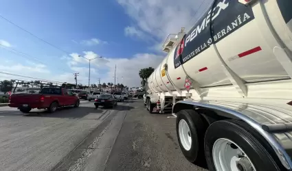 Bloqueo en Pemex en Rosarito genera preocupacin por desabasto de gasolina