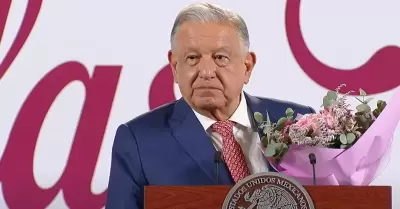 Andrs Manuel Lpez Obrador felicita a las mams en su da