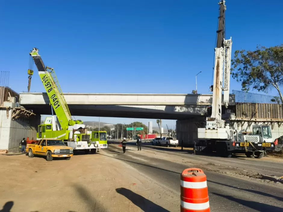 Concluye SIDURT montaje de trabes en nuevo puente del nodo vial El Sauzal en Ensenada