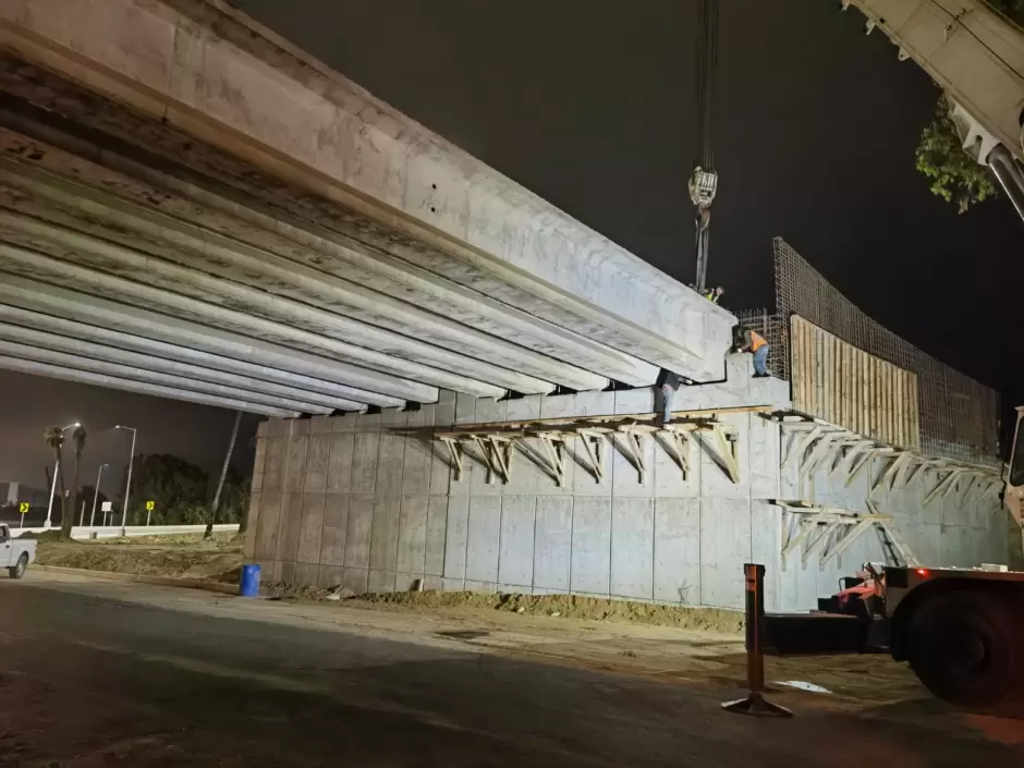 Concluye SIDURT montaje de trabes en nuevo puente del nodo vial El Sauzal en Ensenada
