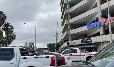 Hombre se lanza desde el quinto piso de estacionamiento en La Lnea