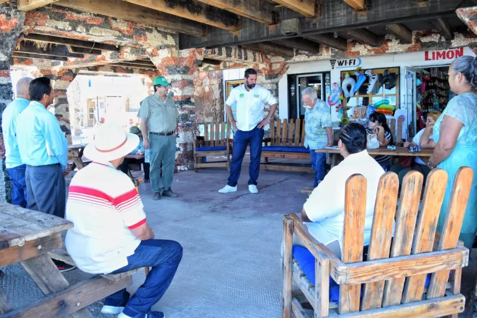 Recorren la ciudad habitantes del municipio de San Felipe junto a Juan Carlos Hank