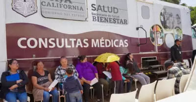 Ofrecen centros de salud mviles servicios gratuitos en San Quintn, Tijuana y M