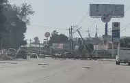 Tren tira postes de luz y provoca explosiones en 'El Bentez'; pipa de gas queda bajo los cables