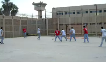 Mega torneo de ftbol en el centro penitenciario de Tijuana
