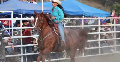 Valeria Bermdez, campeona de barriles en las Fiestas de la Misin 2024