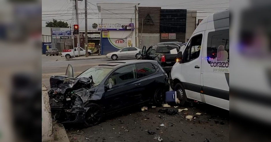 Accidente En Bulevares Cucapah Y Las Torres Involucra Tres Vehículos Uniradio Informa Baja 5134