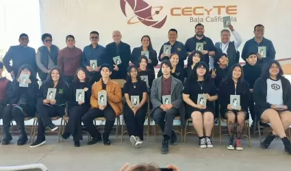 Presentan estudiantes de CECYTE libro "matices de una mente joven"