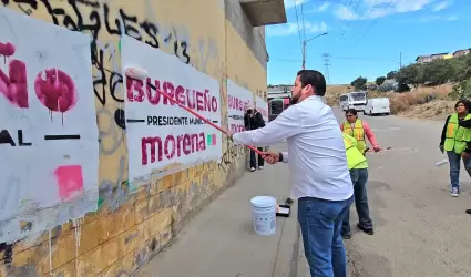 Ismael Burgueo acude a colonia El Nio para iniciar el retiro de propaganda