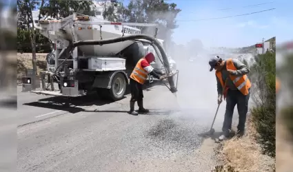 Avanza Gobierno de Ensenada con bacheo en la Clark Flores