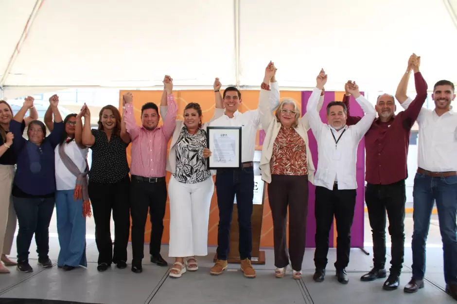 Recibe Romn Cota constancia de mayora como presidente municipal electo de Tecate