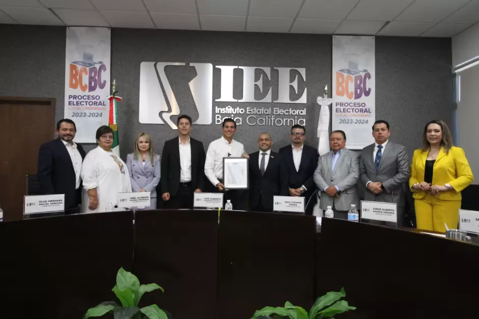 Entrega IEEBC constancias de mayora a planillas electas para los Ayuntamientos en Baja California