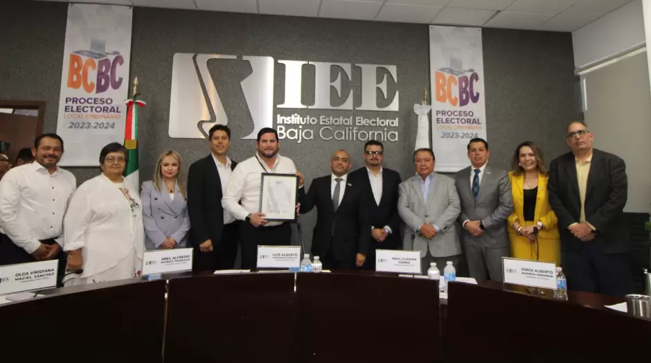 Entrega IEEBC constancias de mayora a planillas electas para los Ayuntamientos en Baja California