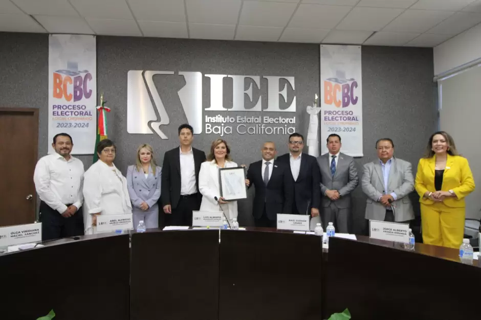 Entrega IEEBC constancias de mayora a planillas electas para los Ayuntamientos en Baja California