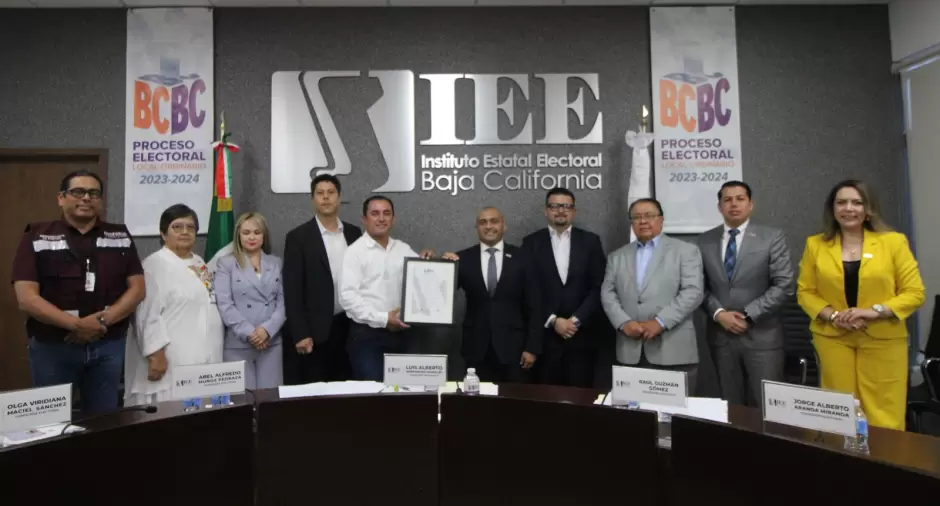 Entrega IEEBC constancias de mayora a planillas electas para los Ayuntamientos en Baja California