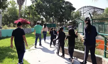 Visitan nios de centro de atencin mltiple zona de animales del Parque Morelos