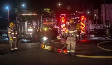 Se registra incendio en refaccionaria de la colonia Anexa Herrera