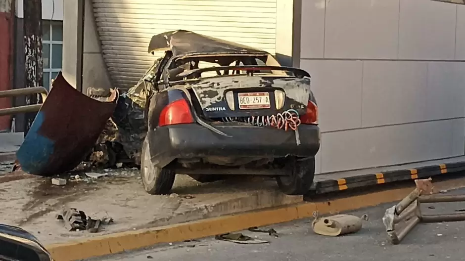 Aparatoso accidente en Tijuana deja dos conductores muertos y tres peatones heridos