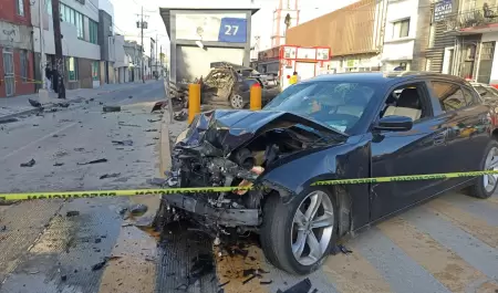 Aparatoso accidente en Tijuana deja dos conductores muertos y tres peatones heri