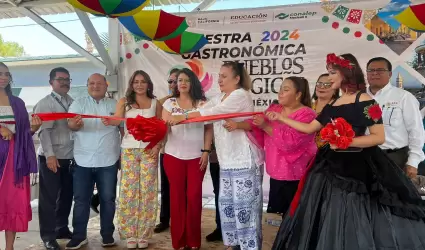 Estudiantes de la carrera de Alimentos y Bebidas del Colegio Nacional de Educaci