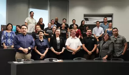 Presentan coleccin de libros de cerveza artesanal para la biblioteca de CETYS