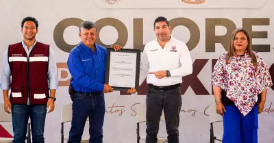 Entrega de techumbre en primaria de San Antonio de las Minas