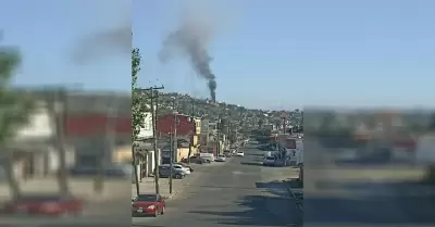 Incendio en la colonia Obrera tercera seccin provoca columna de humo visible en