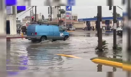 Inundacin en bulevar Agua Caliente por fuga de agua en avenida Guanajuato