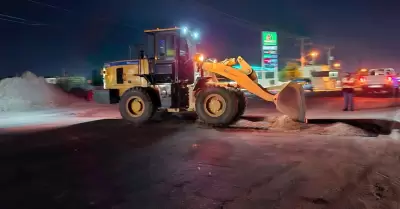 Concluyen trabajos del cruce de tuber�a del Emisor Voluntad en Villas del Rey