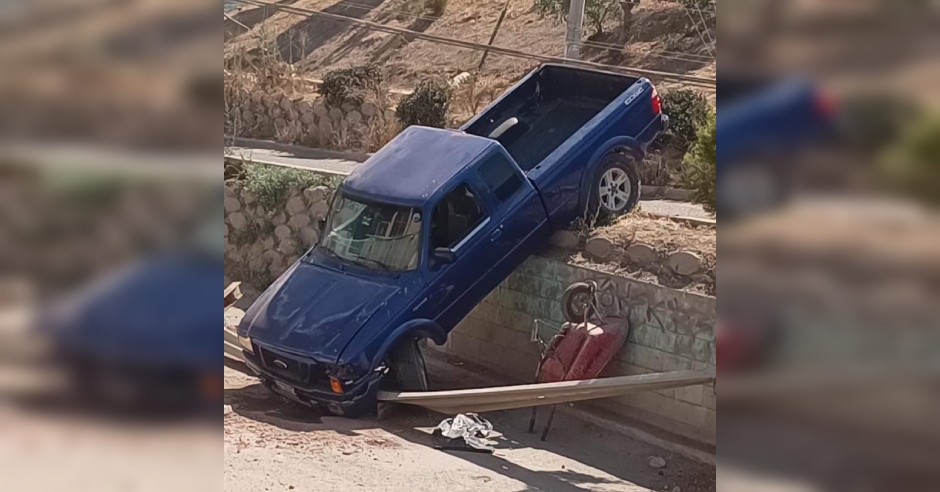 Camioneta cae al patio de una vivienda en la colonia Residencial del ...
