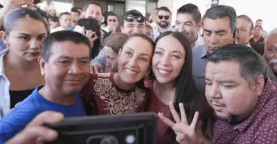 Al ritmo tradicional del mariachi arropan a Claudia Sheinbaum a su llegada a Mex